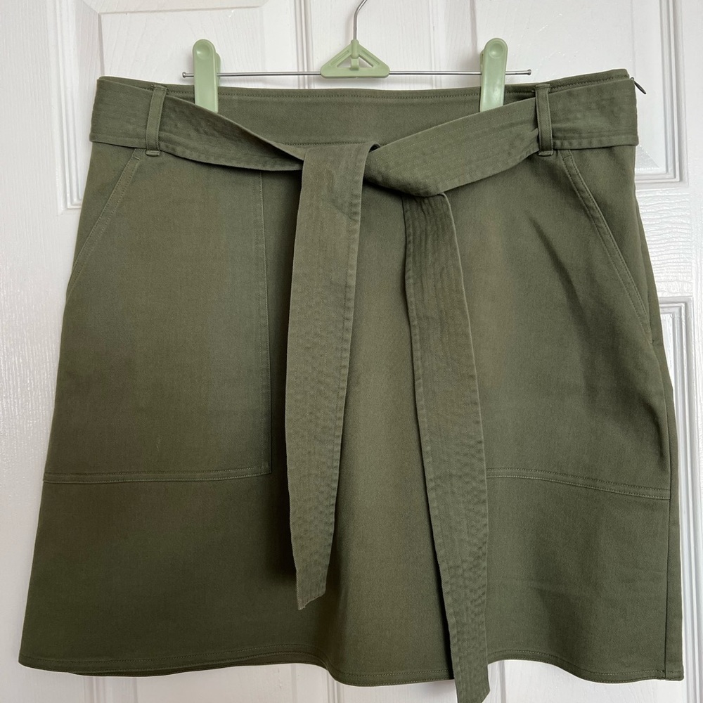 Cute skirt size 14 Banana Republic